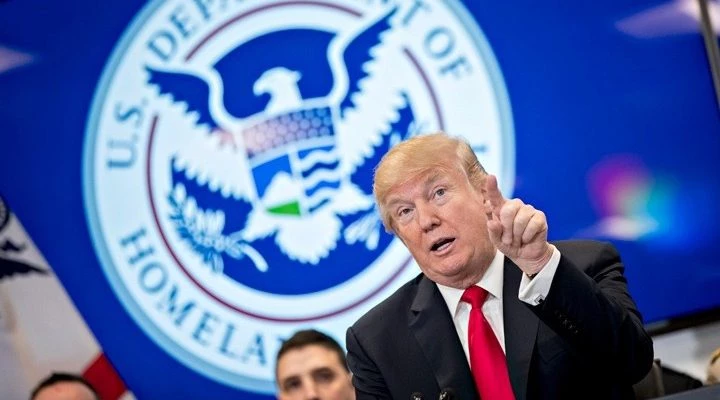 Eνας απίστευτος Ν. Τραμπ: Τιμή μου που απέλυσα τον “γλίτσα”